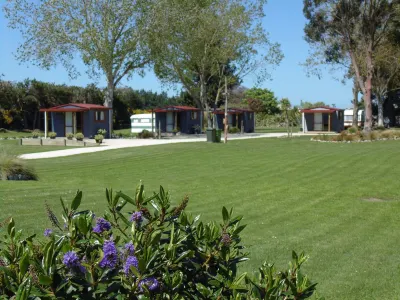 Glenavys Waitaki River Motor Camp Hotel a 