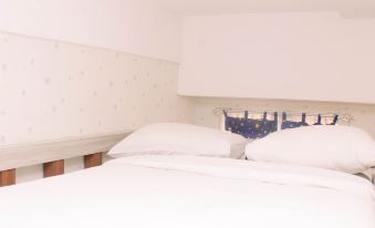 Stunning and Comfy Studio Apartment Transpark Juanda