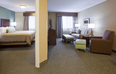 GrandStay Delano Hotels near Lake Pulaski