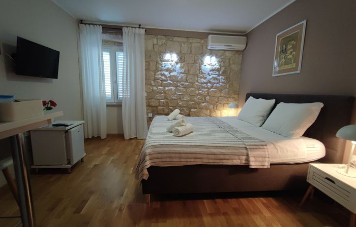 Carol Rooms