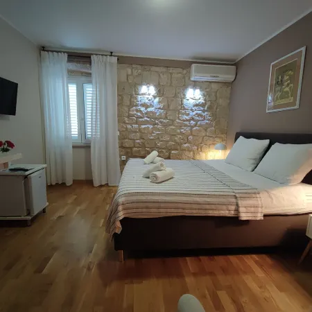 Carol Rooms