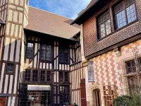 Le Charmant Paillot  Hyper centre classé Hôtels à proximité de : Maison de l'outil et de la pensée ouvrière