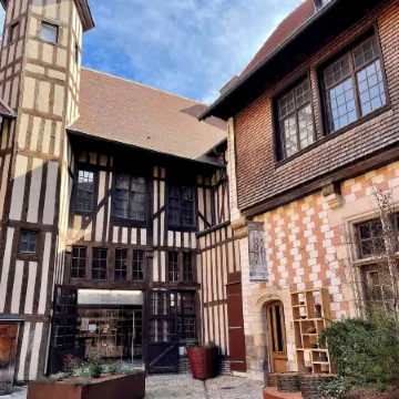 Le Charmant Paillot Hyper Centre classé Отели рядом с достопримечательностью «Музей Сен-Луп»