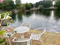 Sleeps 8 Thamefront Gem w Petsok Free Parking Hotel a Old Windsor