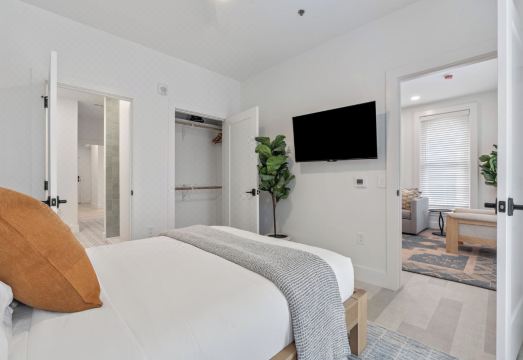 더 컨티넨탈, 플레이스메이커 제공 - 다운타운 - 마켓 스퀘어