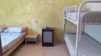 Room-Spacious Triple Room a Stones Throw