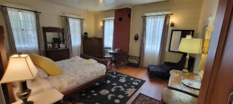 Wolf Creek Inn & Tavern Hotels in 
