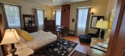 Wolf Creek Inn & Tavern