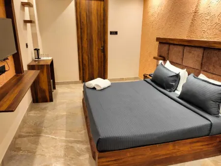 Sky High by T&M Hotels Отели рядом с достопримечательностью «Piran Kaliyar Sharif»