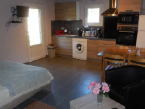 Domisiladore Hotels in Lot