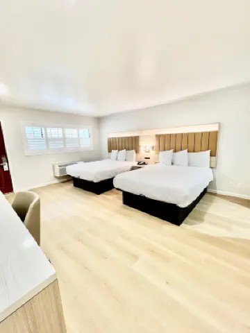 น็อบฮิลล์มอเตอร์อินน์ โรงแรมใน