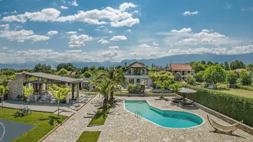 Vintage Suites Trikala - Bãi đậu xe