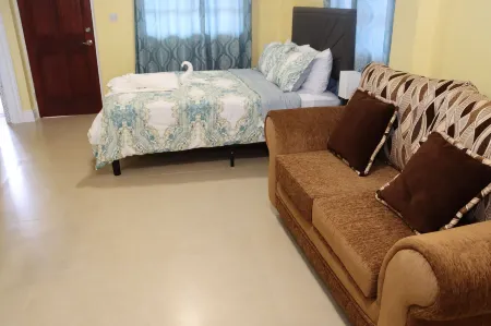 Union Hilltop Paradise Villas Отели рядом с достопримечательностью «Университет Саутерн Карибы в Сейнт Лусия Кампус»