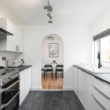 Skyvillion - 3Bed Home W/Grdn for A Family Getaway