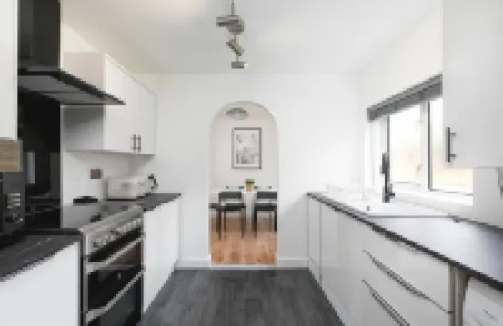 Skyvillion - 3Bed Home W/Grdn for A Family Getaway