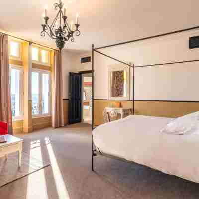 Hostellerie Château des Fines Roches Rooms