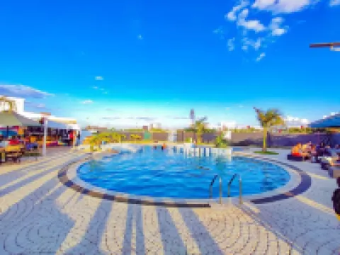 Lux Suites Tatu City Vacation House