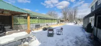 Werry's Cottages Motel & Pub by OYO East Stroudsburg Poconos فنادق في Middle Smithfield Township