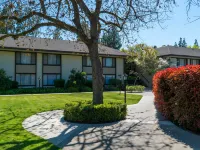 Hotel Piccadilly Hotels near Fresno Yosemite International Airport
