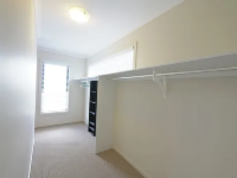 Modern 6BRM House Big Group at Pakenham Hotels in Pakenham
