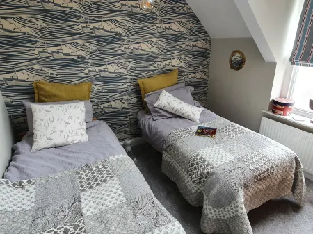 Newly Refurbished 2nd Floor Apartment Lil Nauti Отели в г. Фоуи