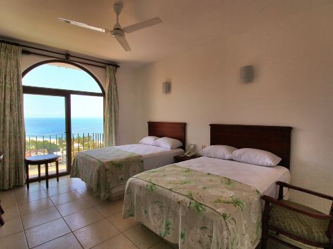 Hotel Caracol Plaza
