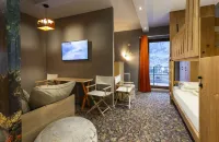 Hotel Base Camp Lodge - Bourg Saint Maurice - Parkplatz