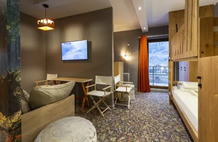 Hotel Base Camp Lodge - Bourg Saint Maurice Отели в г. Ла Кот-д'Эм