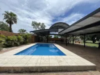 Jumbuck Motor Inn - Pool - Pet Friendly Section - King Beds Hotels in Longreach