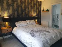 Holden House - homestay