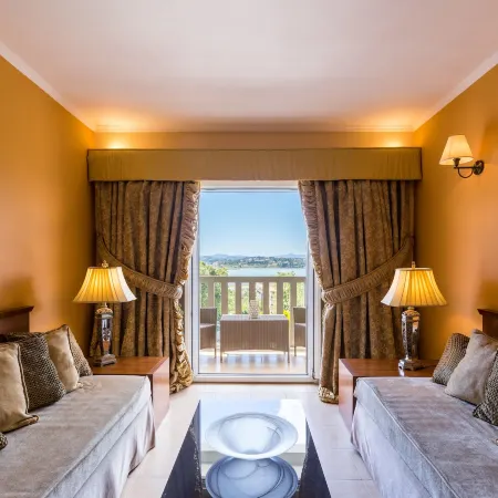 Ariti Grand Hotel Отели рядом с достопримечательностью «Площадь Нтугкла»