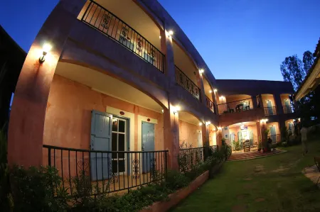 Le Bar Tarry Hotel Отели в г. Tha Li