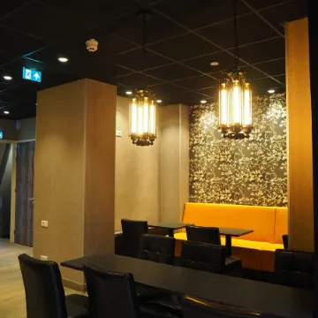 Blossoms City Hotel Отели рядом с достопримечательностью «Хайнекен Експириенц»