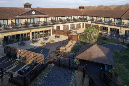 Hampshire Court Hotel & Spa Отели в г. Олд Бейсинг энд Личпит