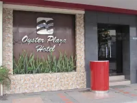 Oyster Plaza Hotel - parkir