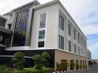 Gran Surya Hotel Hotel dekat Indomaret Bubunan