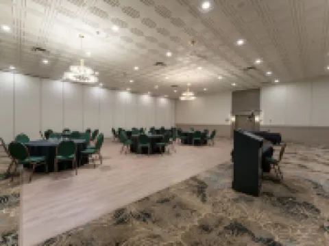 Prestige Vernon Lodge and Conference Centre バーノンのホテル