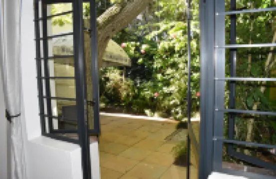 Paradiso Guesthouse & Self-Catering Cottage