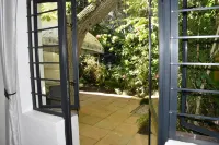 Paradiso Guesthouse & Self-Catering Cottage Hotels in Constantia