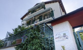 CA du Pescou Rapallo, Charming 2,Bedroom Apartment with Stunning Hill Views Overlooking the Greenery