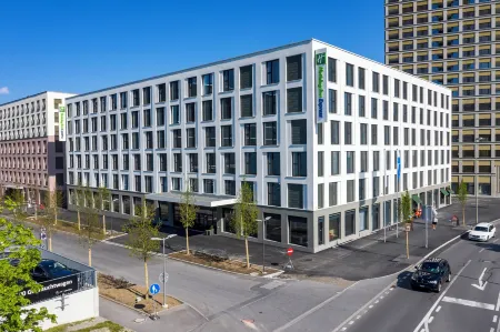 Holiday Inn Express Luzern - Kriens Отели рядом с достопримечательностью «My Post Service 6048 Horw Migros»