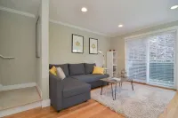 Seattle Vacation Home: Off the Wall