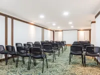 GHL Hotel Hamilton Hotels near تسونا تي