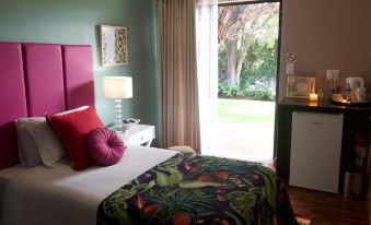 The Hedge Guesthouse