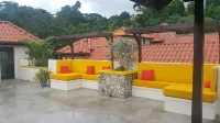 2 Bed Apt with Balcony at Runaway Bay - Apartments