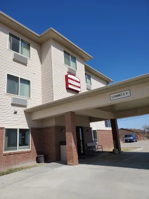 The Edgewood Hotel and Suites فنادق في Fairbury