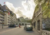 Suvretta House - parking