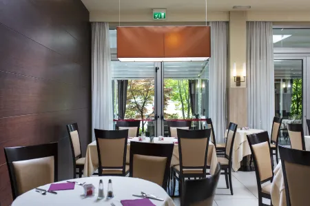 Smart Hotel Holiday Отели рядом с достопримечательностью «кладбище в Сан Микеле»