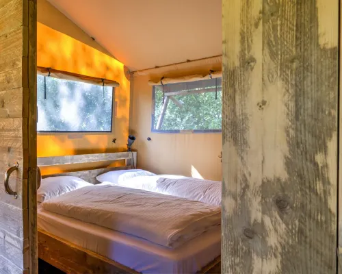 Glamping Tent in Tranquil Park Hotels in Dalfsen