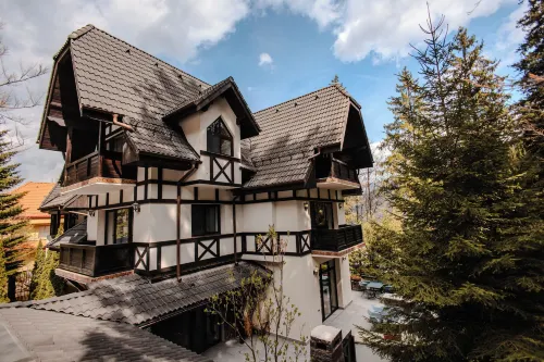 Villa Tom Hotels in Moroeni
